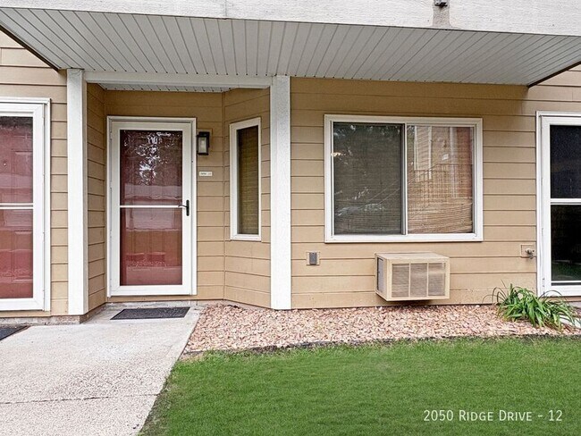 2050 Ridge Dr in St. Louis Park, MN - Building Photo - Building Photo