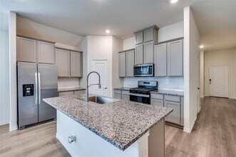 10418 Twisting Spgs Dr in Krugerville, TX - Building Photo - Building Photo