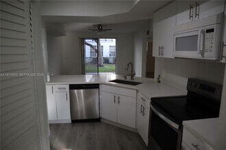 721 SW 148th Ave in Davie, FL - Building Photo - Building Photo