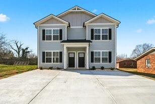121 18th St Pl NW in Hickory, NC - Building Photo