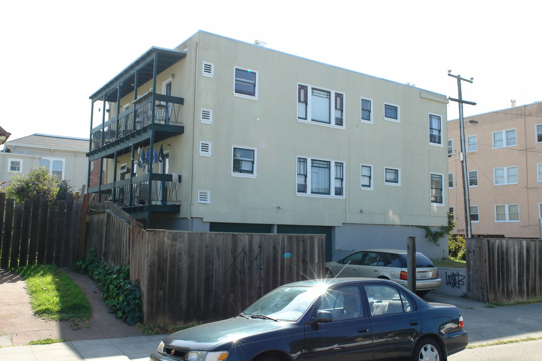 1239 Berkeley Way in Berkeley, CA - Building Photo