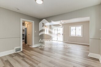 922 Edgewood Dr in Royal Oak, MI - Building Photo - Building Photo