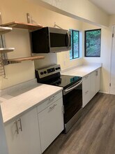 19124 61st Place NE, Unit Apt 1A in Kenmore, WA - Building Photo - Building Photo