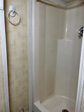 4 Shepard St, Unit 1 in Westfield, MA - Foto de edificio - Building Photo