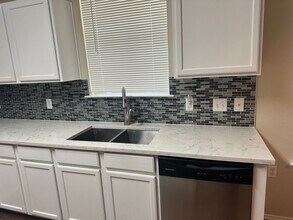 6021 Nelson Oaks Dr in Austin, TX - Building Photo - Building Photo