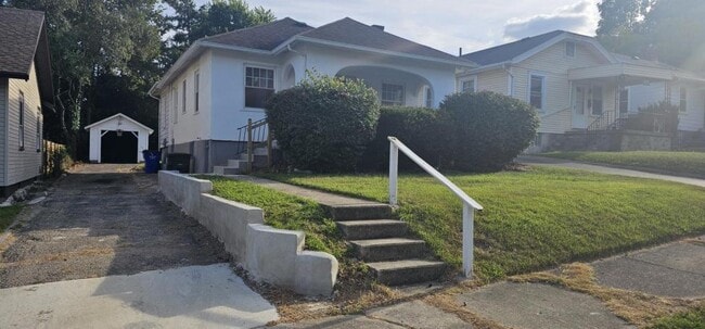 property at 308 E Maplewood Ave