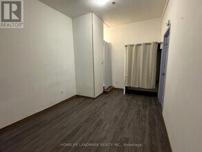 450 Spadina Ave. in Toronto, ON - Building Photo - Building Photo
