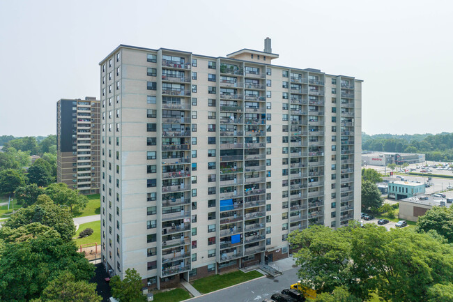 Golf View Towers 1 in Toronto, ON - Building Photo - Building Photo