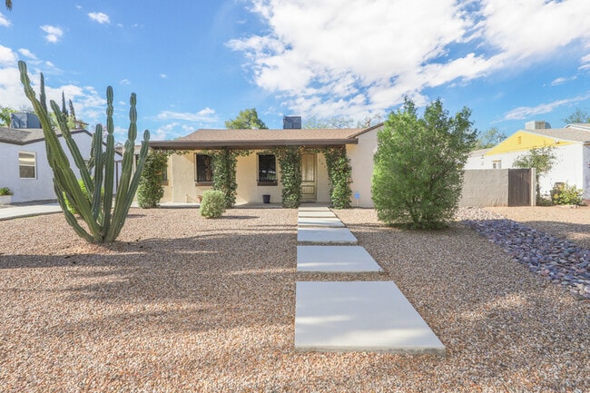 property at 2818 E Malvern St