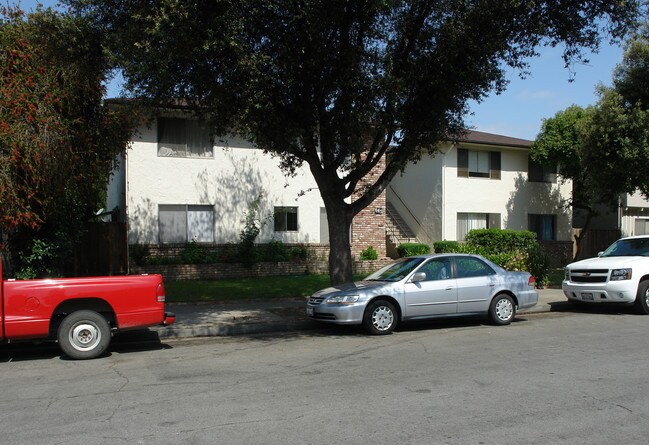 645 Grand Fir Ave in Sunnyvale, CA - Foto de edificio - Building Photo