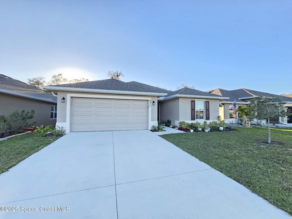 971 Tupelo Cir in Cocoa, FL - Building Photo