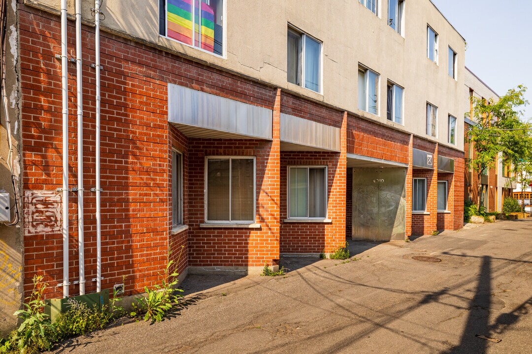 Résidences Châteaubriand in Montréal, QC - Building Photo