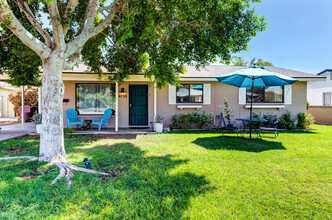 6729 E 1st Ave in Scottsdale, AZ - Foto de edificio - Building Photo