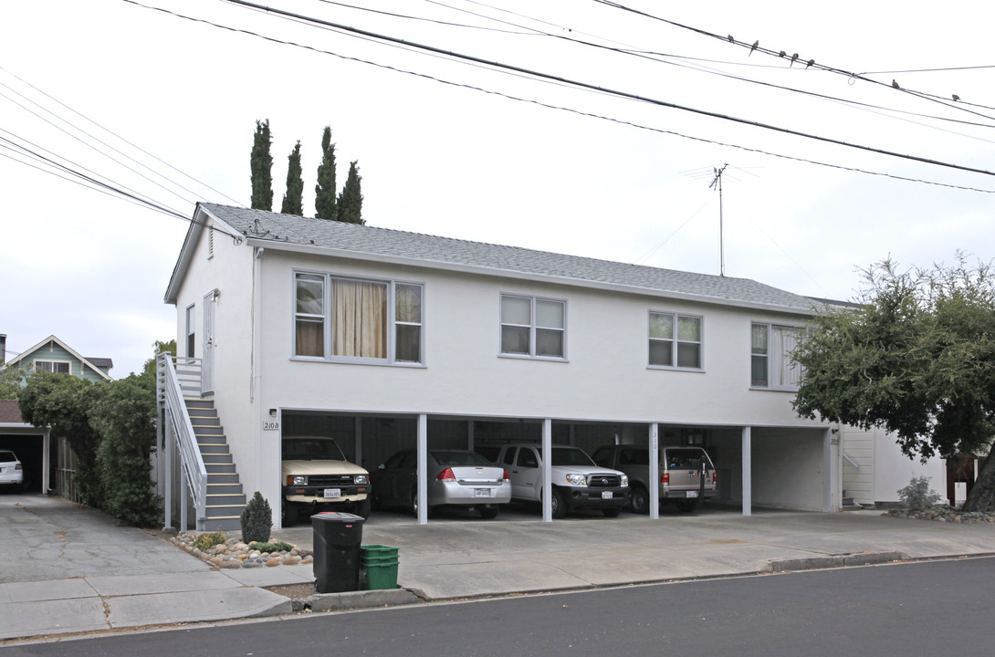 210 Howland St in Redwood City, CA - Foto de edificio