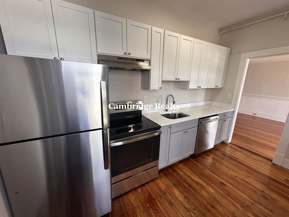 1033 Massachusetts Ave, Unit 502 in Cambridge, MA - Building Photo