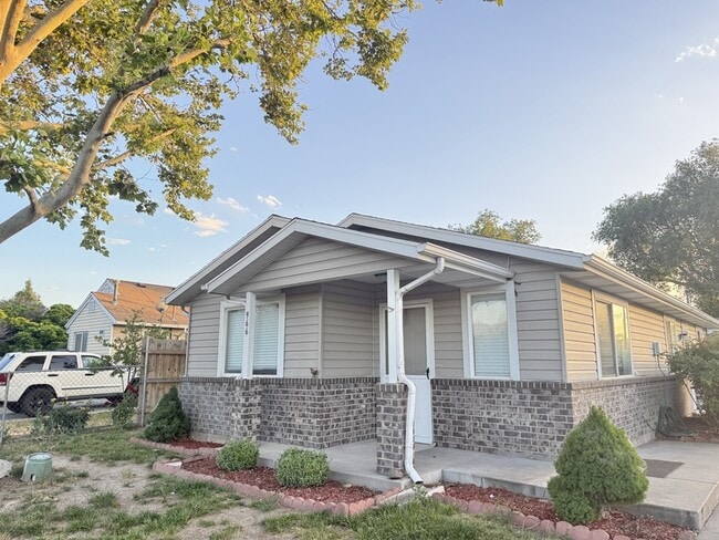 966 Glendale St W in Salt Lake City, UT - Building Photo - Building Photo
