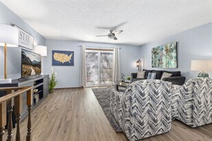 9 August Ln in Bella Vista, AR - Building Photo