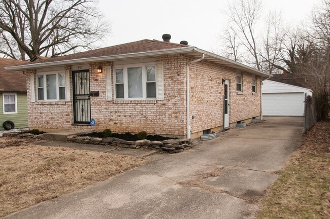 1607 Elmore Ave