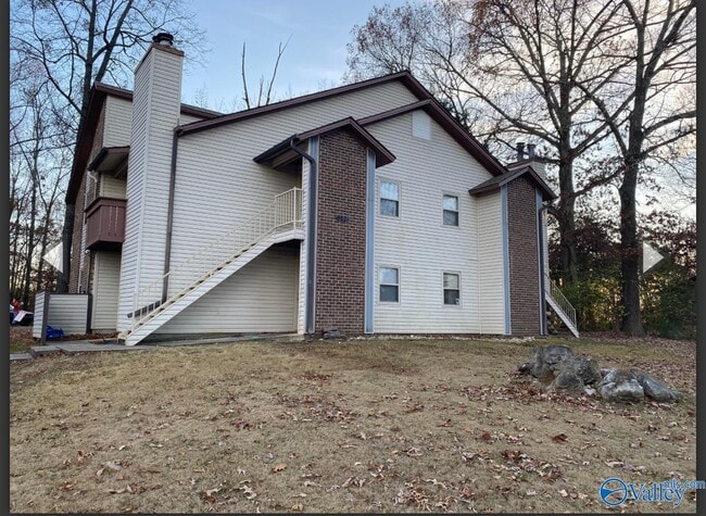 3621 N Crestview Dr NW