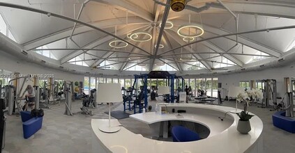 500 Three Islands Boulevard in Hallandale Beach, FL - Foto de edificio - Building Photo