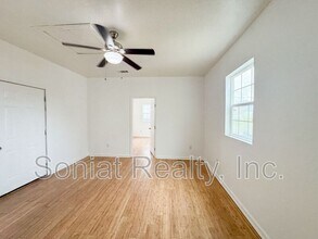4501 Majestic Oaks Dr in New Orleans, LA - Building Photo - Building Photo