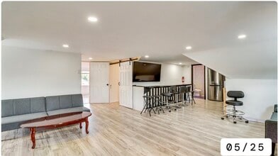 1724 W Main St in Stroudsburg, PA - Foto de edificio - Building Photo