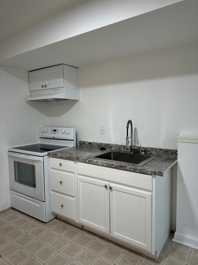 3394 Nadia Loop, Unit Lower Level in Woodbridge, VA - Foto de edificio - Building Photo