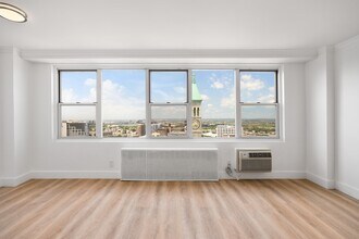 10 Huron Ave in Jersey City, NJ - Building Photo - Building Photo