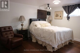 11 Bankfield Dr in Toronto, ON - Building Photo - Building Photo