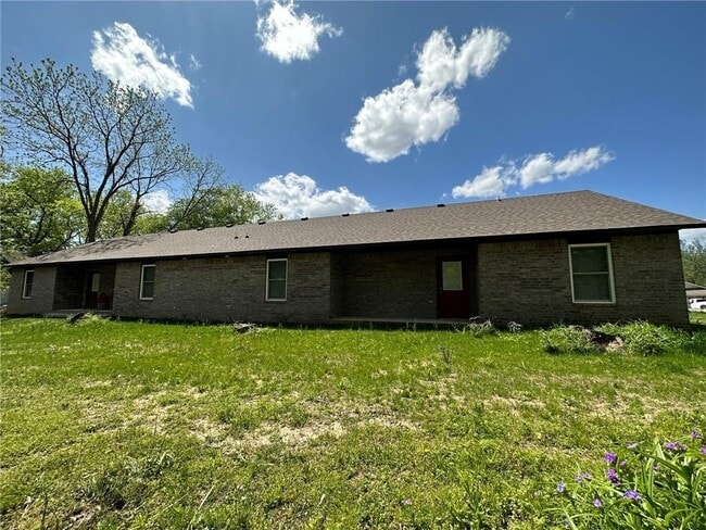 412 S Byers Ave in Gentry, AR - Foto de edificio - Building Photo
