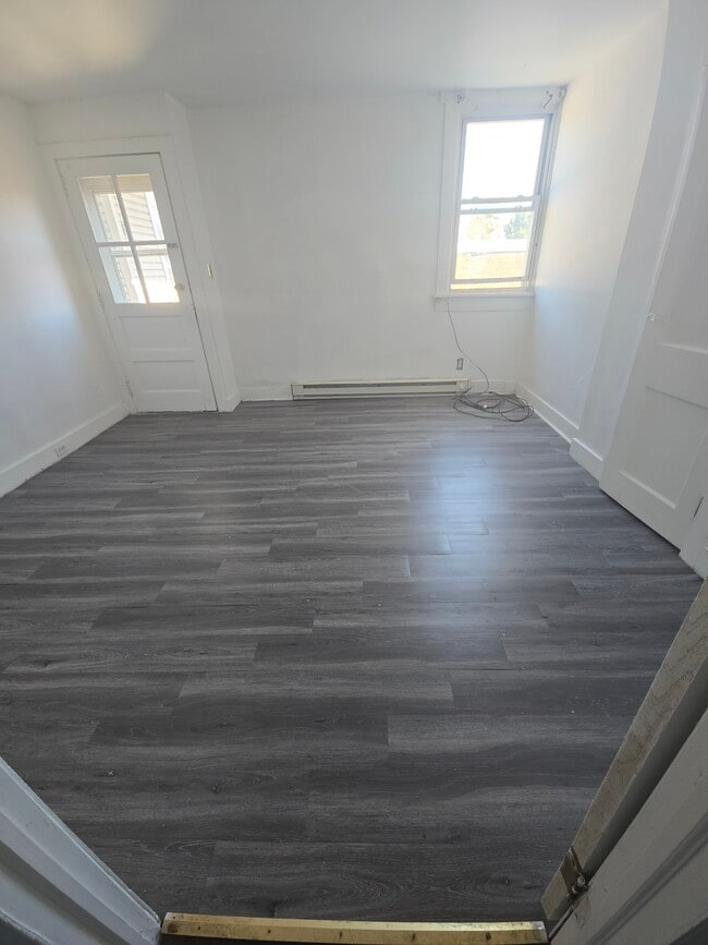 206 E Main St, Unit Apt 3, Unit Apt 3