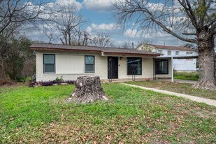 5815 Pyle St in San Antonio, TX - Building Photo
