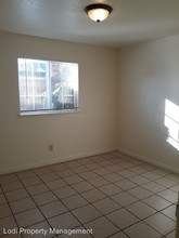 540 Locust St in Lodi, CA - Building Photo - Building Photo