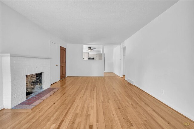9710 S Corbett Ln in Portland, OR - Building Photo - Building Photo