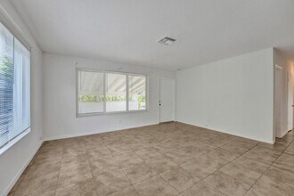 4755 NE 5th Ave in Boca Raton, FL - Foto de edificio - Building Photo