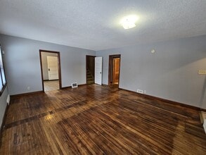 401 Charles St in Waterloo, IA - Building Photo - Building Photo