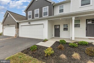 7880 Briarwood Dr in Harrisburg, PA - Building Photo