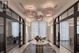 30 Inn On The Pk Dr in Toronto, ON - Building Photo - Building Photo