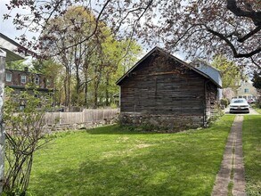 25 Alden Pl in Millbrook, NY - Foto de edificio - Building Photo
