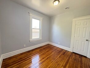 99 Columbia Ave, Unit 3 in Newark, NJ - Foto de edificio - Building Photo