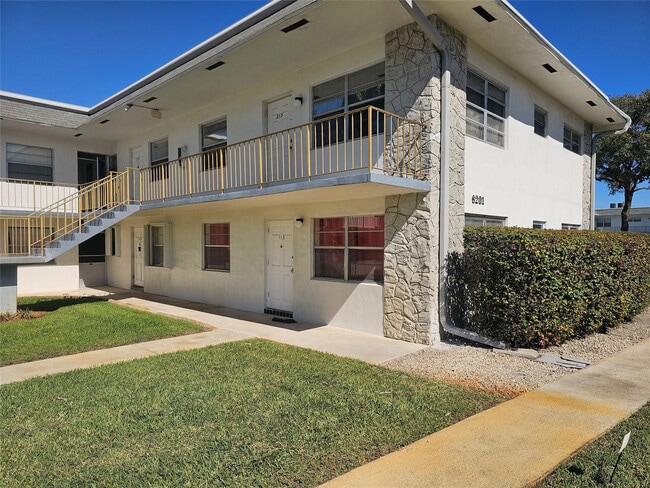 property at 6201 SW 37th St