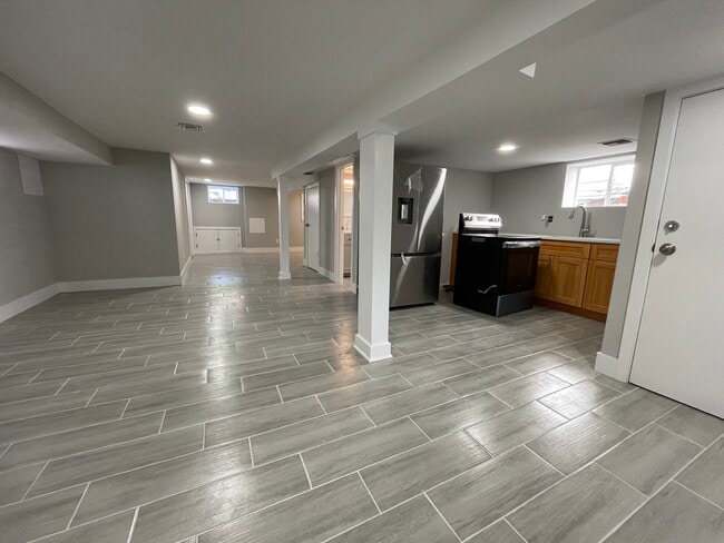 426 Stuyvesant Ave, Unit 1