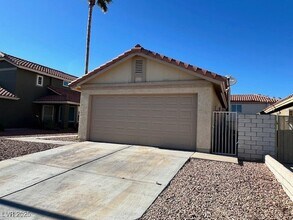 2526 Wolverton Ave in Henderson, NV - Building Photo - Building Photo
