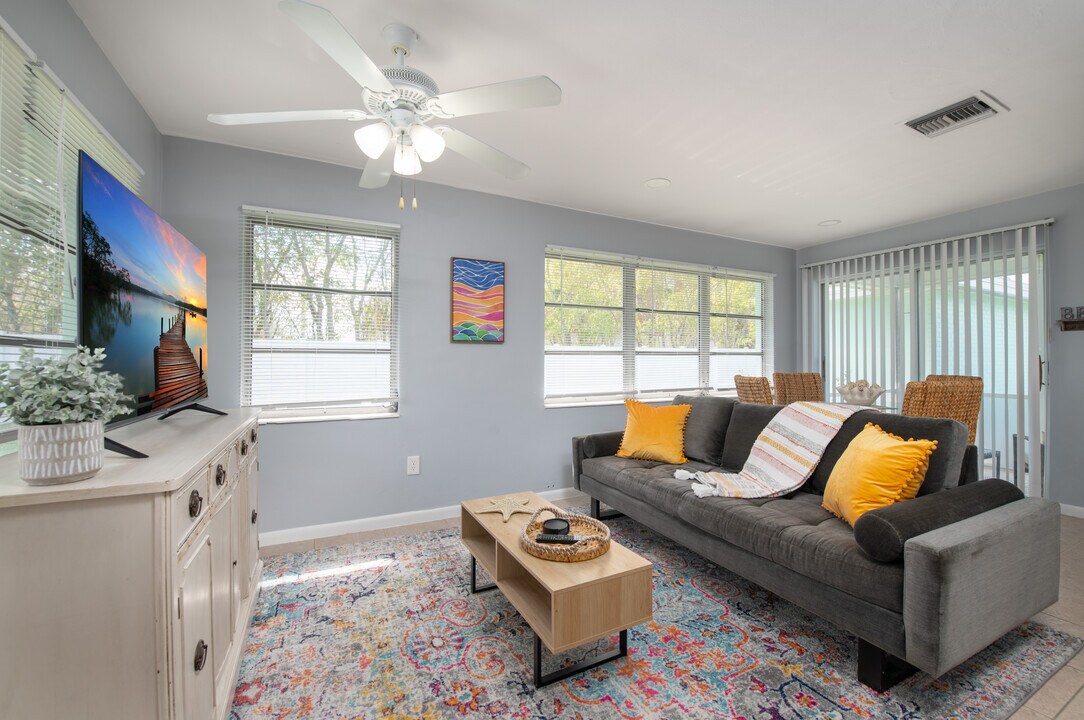 620 SE 47th St, Unit 2 in Cape Coral, FL - Building Photo