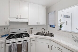 Nantucket Creek Apartments in Chatsworth, CA - Building Photo - Interior Photo