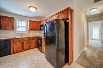 137 Cypress Ct in Canton, GA - Foto de edificio - Building Photo