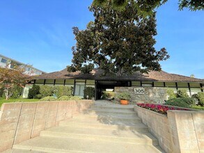 305 California Blvd in Pasadena, CA - Foto de edificio - Building Photo