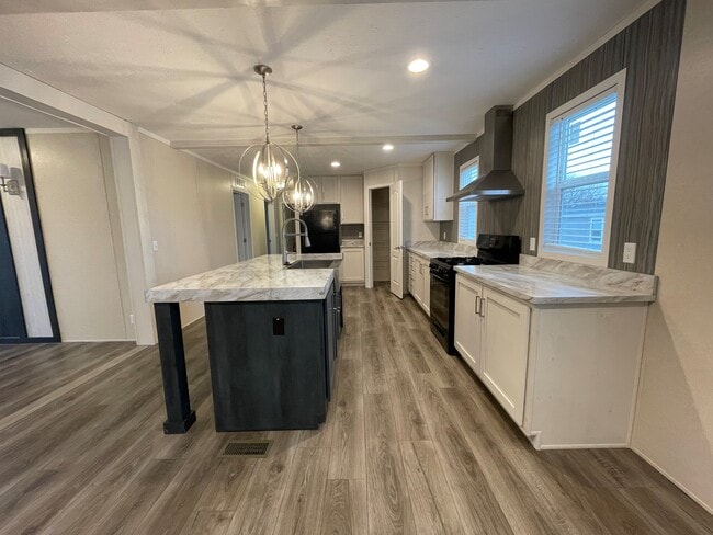226 McAuliffe Dr in Flushing, MI - Building Photo - Building Photo