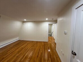 440 Newtonville Ave in Newton, MA - Building Photo - Building Photo