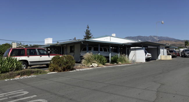 12941 2nd St in Yucaipa, CA - Foto de edificio - Building Photo